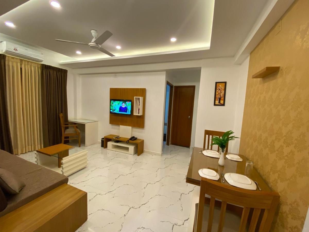 Utsavam Hotel Apartments Гуруваюр Экстерьер фото